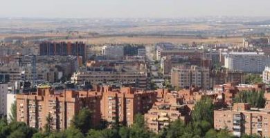 Nuestros cerrajeros profesionales pueden realizar una revisión completa de tus cerraduras y ofrecerte recomendaciones personalizadas para mejorar la seguridad de tu hogar.